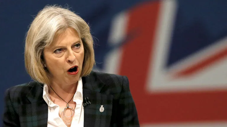 Theresa May annuncia Brexit dura dal WEF di Davos