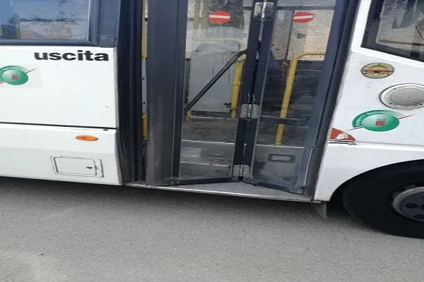 Firenze, immigrato accoltella l’autista di un bus