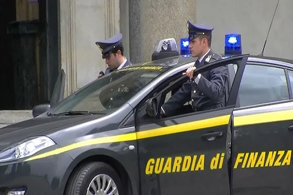 Maxi operazione anti-camorra a Bologna: arrestato ex direttore di banca