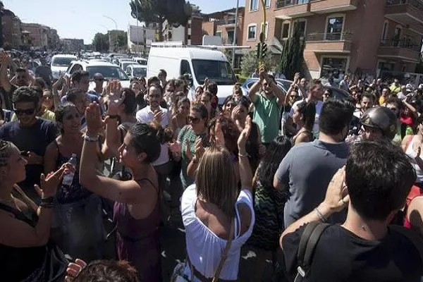 Concorso infermieri annullato a Roma, traffico bloccato e proteste