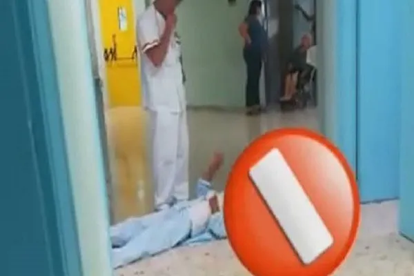 Vallo della Lucania: anziano con femore rotto striscia in ospedale, video virale