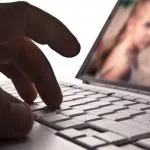 Pedofilia foto e video hard in chat, 10 persone arrestate