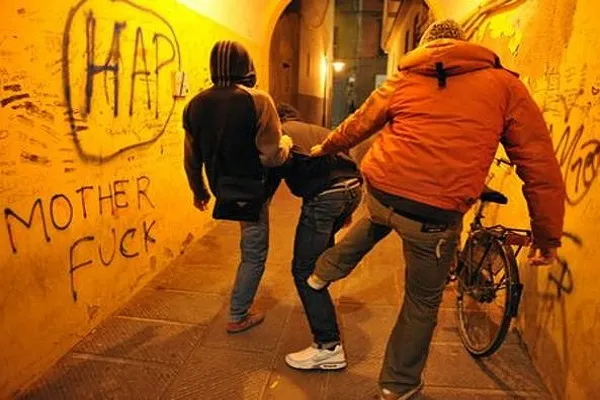 Torino, atti di bullismo verso un compagno di scuola: tre ragazzi arrestati