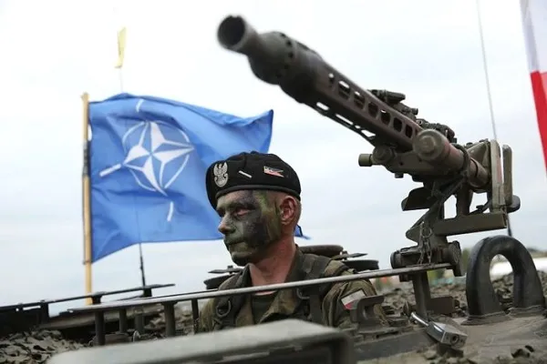 Hacker russi spiano smartphone soldati NATO