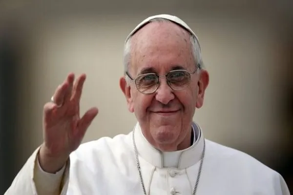 Papa Francesco vieta la vendita di sigarette al Vaticano