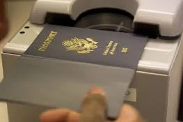 Pedofilia, passaporto con bollino rosso a chi è stato schedato