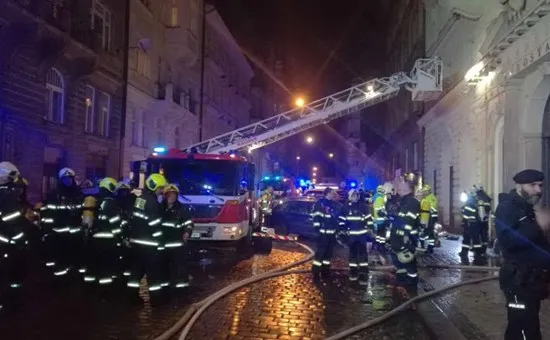 Incendio a Praga in un Hotel. L’attore Alessandro Bertolucci salvo per miracolo