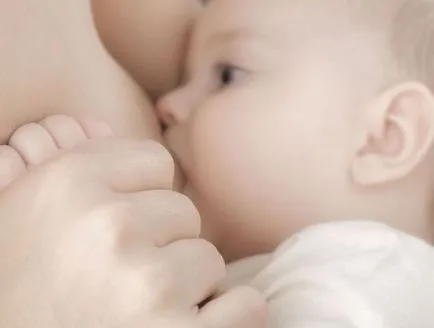 Transgender e allattamento: ecco il primo “uomo” che allatta al seno