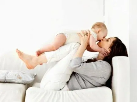 Amore di una mamma: secondo la scienza modifica il DNA di un figlio