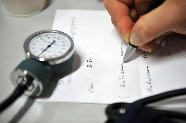 Caos sistema sanitario: liste di attesa infinite e ticket più caro