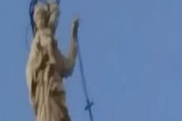 Miracolo a Pompei, oscilla il rosario della Madonna