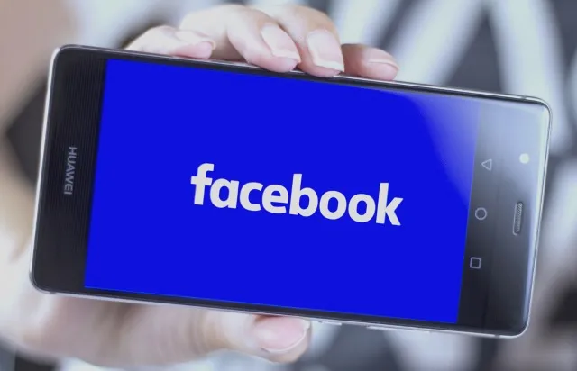Bufera Facebook: ha venduto dati a quattro aziende cinesi
