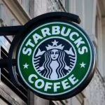 Starbucks crolla in Borsa: annunciata la chiusura di 150 caffetterie