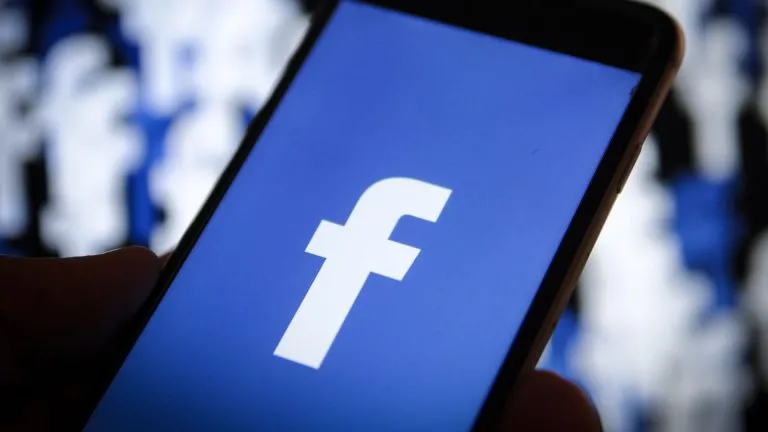 Facebook, quasi la metà dei giovani ha cancellato l’app