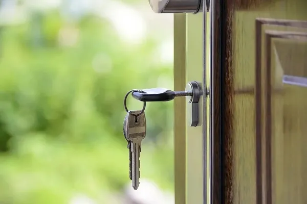 Guida alla sicurezza: come i ladri aprono le porte di casa