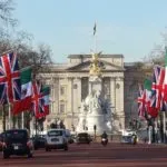 Scandalo a Buckingham Palace: Harry e Meghan Markle hanno saltato la messa in memoria di Filippo