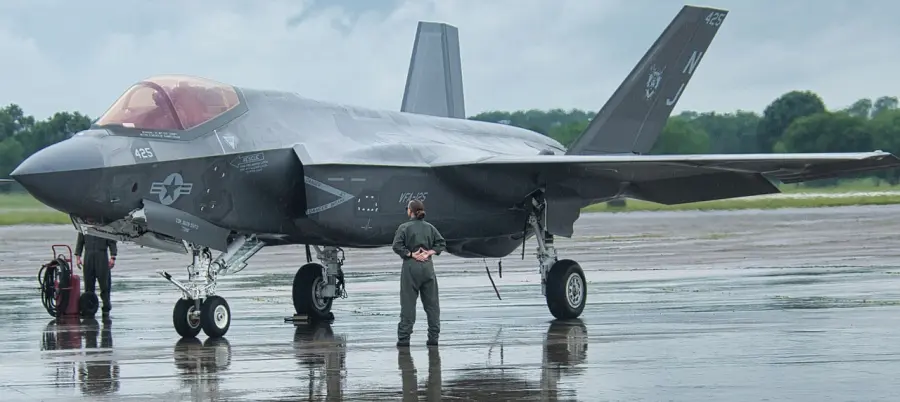 Giulia Schiff, espulsa dall'Aeronautica dopo le denunce sul nonnismo, si è arruolata volontaria in Ucraina