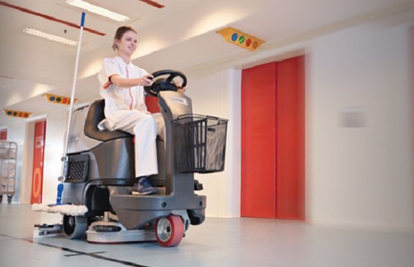 Perché prendere una lavapavimenti: i vantaggi e le tipologie