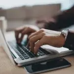 Coronavirus, come pulire tastiera PC e smartphone?