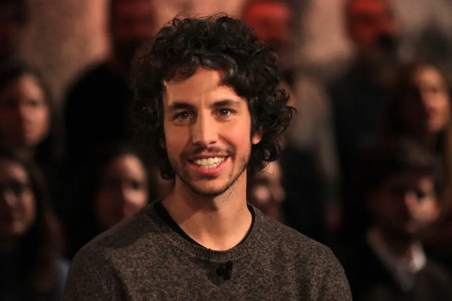 Maria De Filippi ospita le Sardine: anche Mattia Santori in studio ad "Amici"