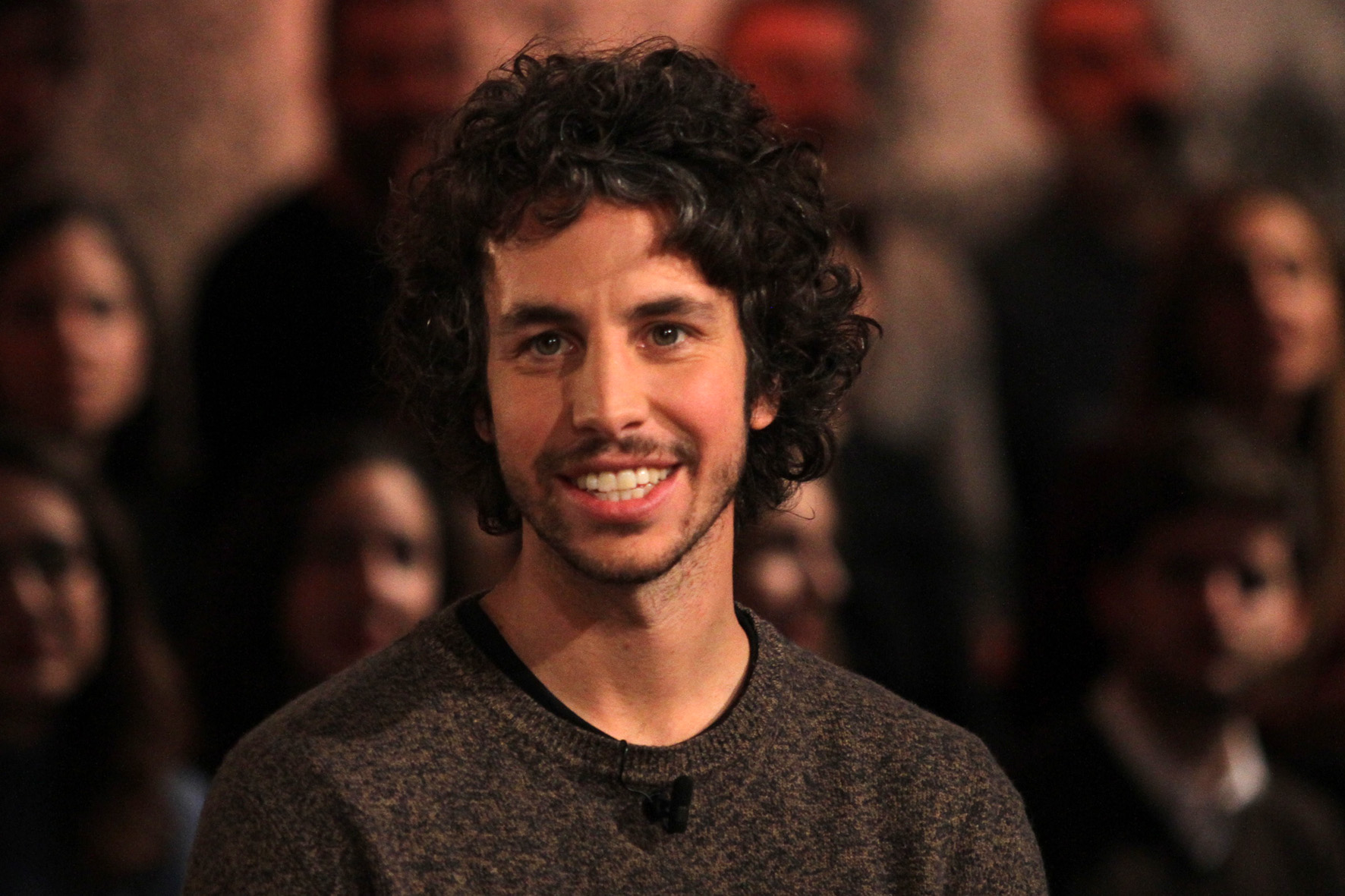 Maria De Filippi ospita le Sardine: anche Mattia Santori in studio ad "Amici"