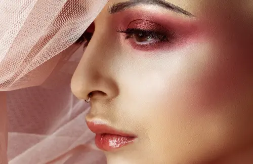 Come Scegliere un Corso di Make-Up Professionale: Guida Completa ai Fattori Decisivi