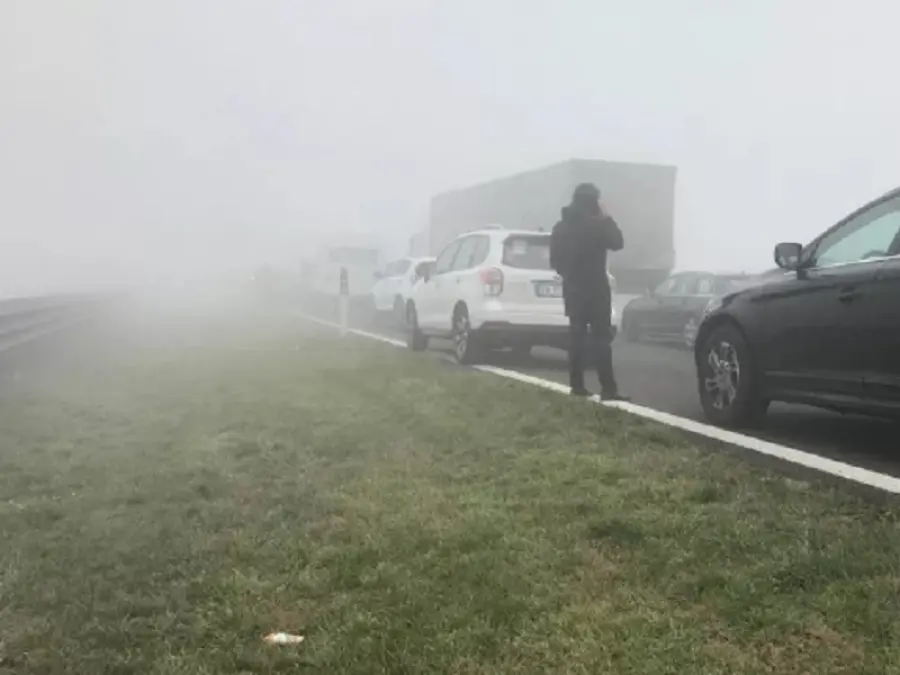 Incidenti A1 per nebbia, oggi maxi tamponamento: chiusa l'autostrada