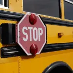 Incidente a Ravenna: autista di scuolabus ha malore ed esce fuori strada