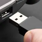 Chiavetta USB esplode, ferito ispettore della Polizia a Trapani