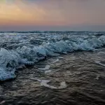 Naufragio di migranti in Calabria: vittime trovate in spiaggia, tra cui bambini