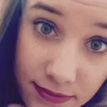 Abbandona le figlie per andare ad una festa, mamma condannata