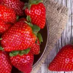 Aghi nascosti nelle fragole. E' allarme in Australia