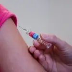 Leucemia infantile: la sconfigge a 8 anni ma non può andare a scuola per i no vax