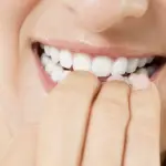 Mangiare le unghie porta il cancro. In Australia amputato un dito a una ragazza