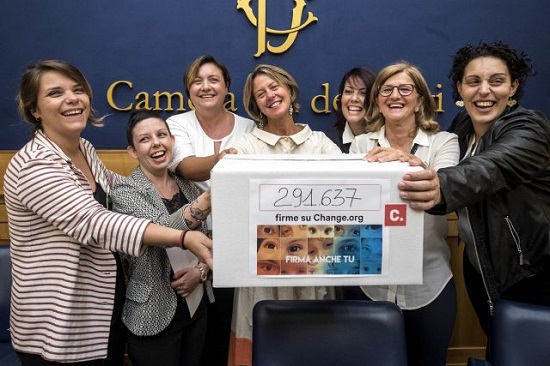 Io Vaccino: 300mila firme contro l'autocertificazione. A rischio i bimbi immunodepressi