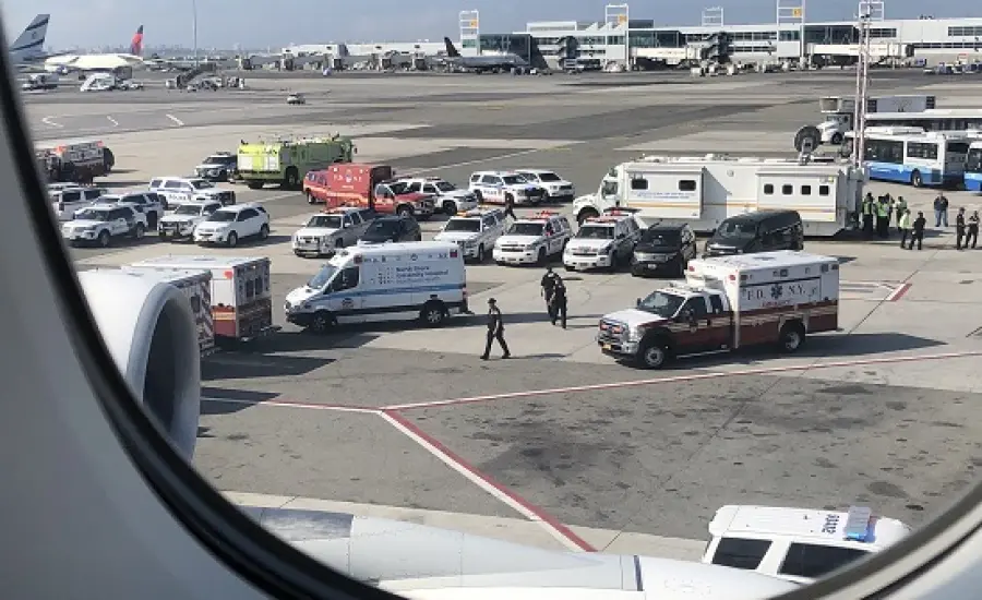 Passeggeri in quarantena all'JFK dopo malore. Il volo proveniva da Dubai
