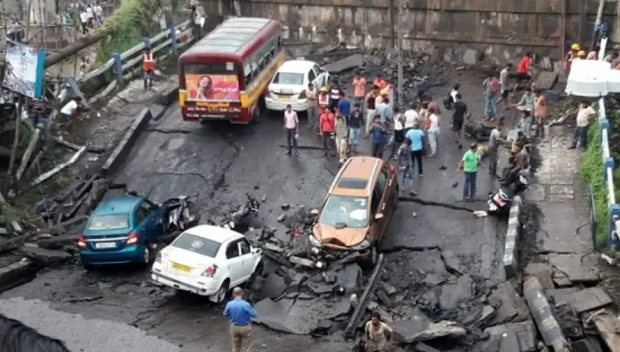 Tragedia a Calcutta. Dopo il crollo di un ponte almeno cinque i morti