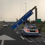 Cartello Stradale cade sull'autostrada Firenze, Pisa e Livorno. Sfiorata la tragedia
