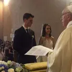 Nozze in Vaticano: Papa Francesco celebra matrimonio a sorpresa