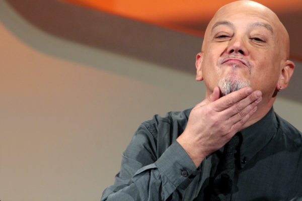 Enrico Ruggeri Twitter: il tweet sul venditore di rose è razzista?