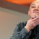 Enrico Ruggeri Twitter: il tweet sul venditore di rose è razzista?