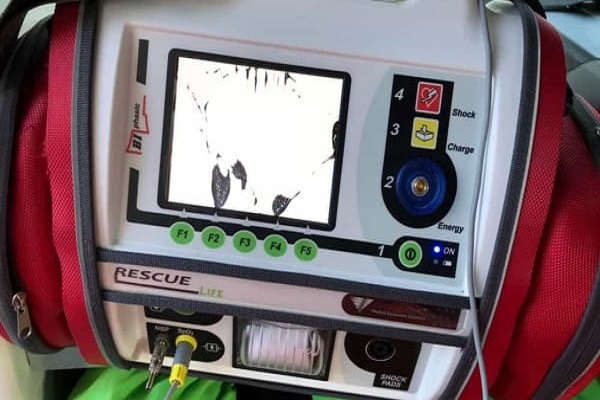 Emergenza a Gallipoli, un turista romano distrugge un'ambulanza del 118