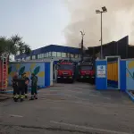 Maxi incendio di ecoballe in provincia di Napoli: allarme disastro ambientale