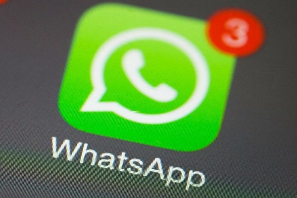 WhatsApp novità il tasto "inoltrato" contro catene di Sant'Antonio e fake news
