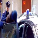 Violenta la moglie dopo averla scoperta con l'amante