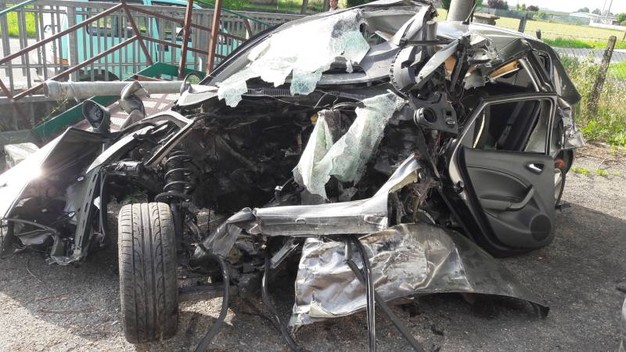 Molinella: 22enne si schianta con l'auto e muore