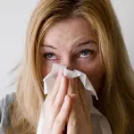 Addio raffreddore comune, scoperte molecole che bloccano gli strarnuti