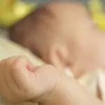 Bambina muore il giorno del battesimo, genitori sotto shock
