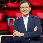 Funerali Fabrizio Frizzi, folla in lacrime, il messaggio di Carlo Conti