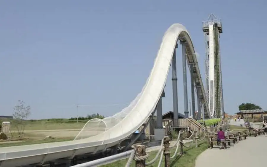 Designer di uno scivolo d'acqua accusati di omicidio dopo la morte di un bambino